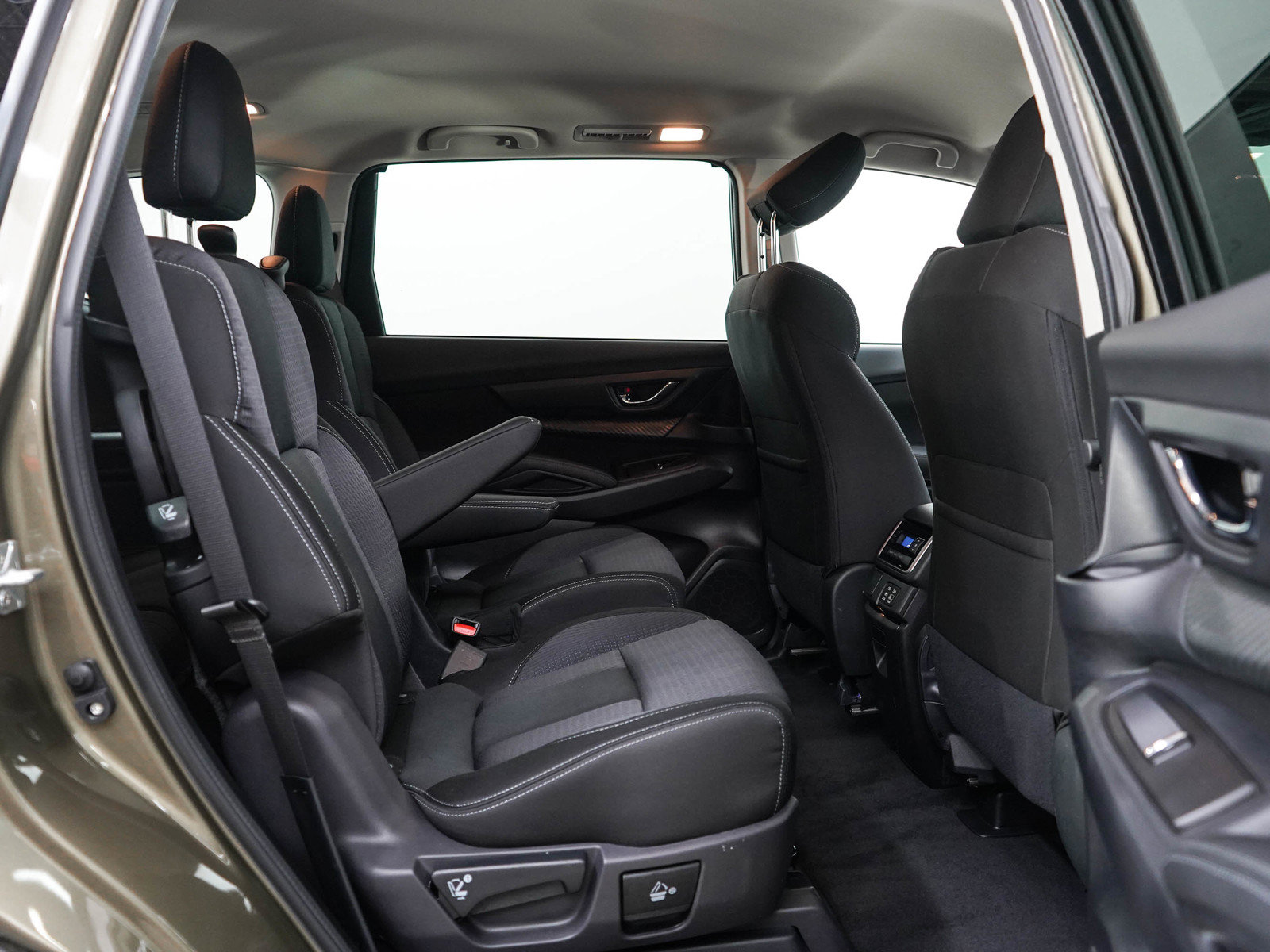 Used 2024 Subaru Ascent Premium w/ Convenience Package AWD/4WD image 12