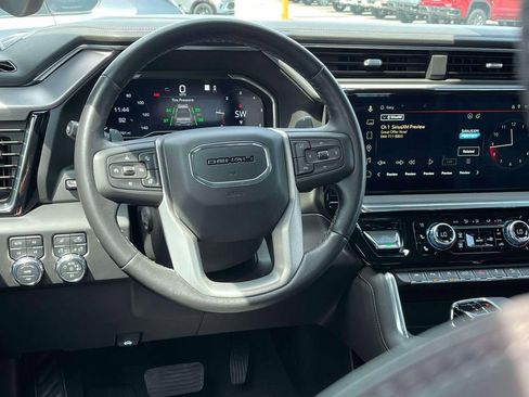 Used 2022 GMC Sierra 1500 Denali w/ Technology Package AWD/4WD image 13