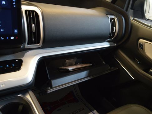 Used 2025 Ford Expedition Active image 21