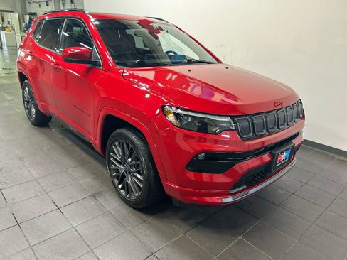 Used 2022 Jeep Compass Limited w/ (RED) Package AWD/4WD image 2