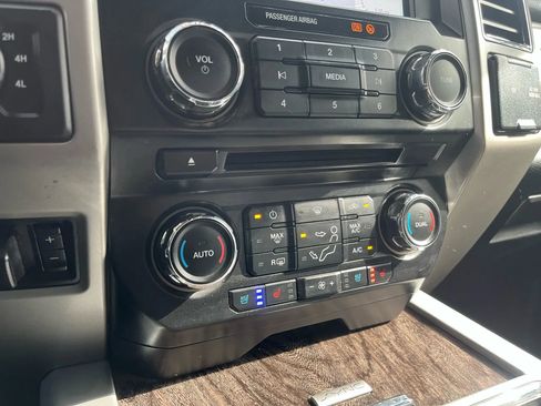 Used 2017 Ford F250 Lariat w/ FX4 Off-Road Package image 21