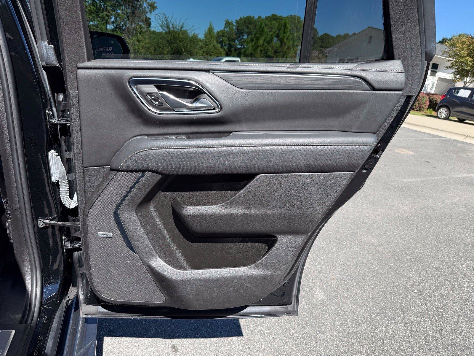 Used 2023 GMC Yukon SLT w/ SLT Premium Package RWD image 27