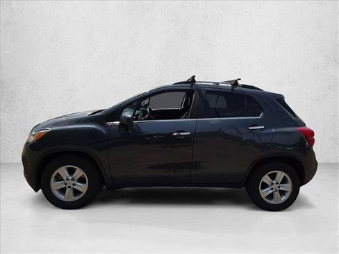 Used 2017 Chevrolet Trax LT w/ LT Convenience Package FWD image 8