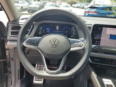 Certified 2025 Volkswagen Atlas Peak Edition SE AWD/4WD image 27