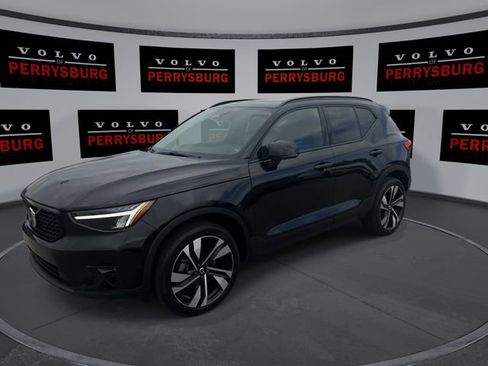 Used 2023 Volvo XC40 B5 Plus w/ Driver Assist Package AWD/4WD image 4