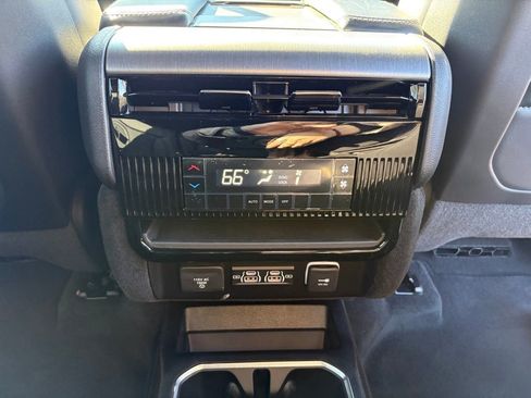 New 2026 Jeep Grand Wagoneer 4WD image 17