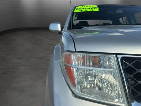 Used 2006 Nissan Frontier LE w/ (X01) Leather Pkg AWD/4WD image 31