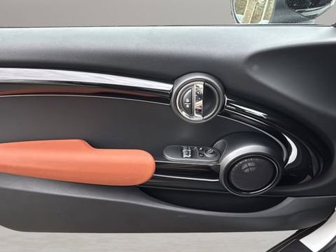 Used 2024 MINI Cooper SE w/ Signature Upholstery Package image 17