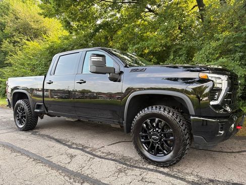 Used 2025 Chevrolet Silverado 3500 LTZ w/ LTZ Plus Package AWD/4WD image 47