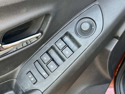 Used 2019 Chevrolet Trax LT FWD image 16