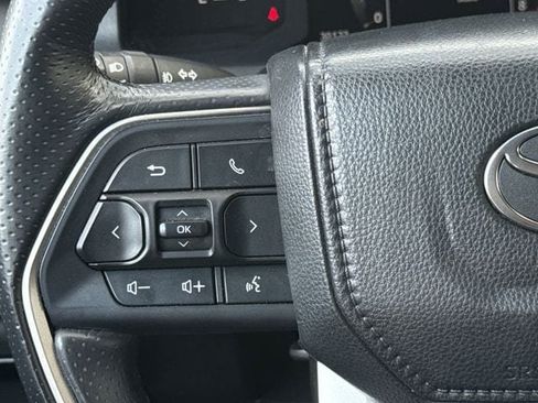 Used 2025 Toyota 4Runner SR5 AWD/4WD image 13