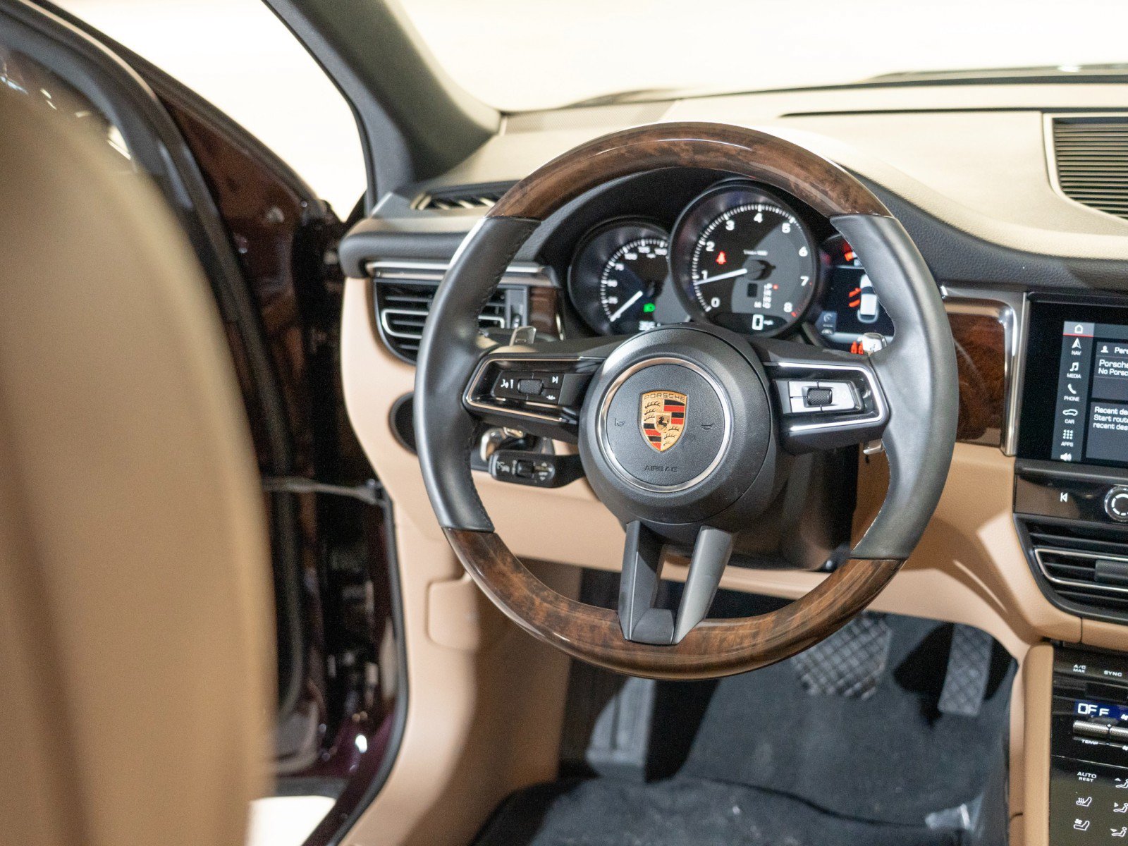 Certified 2026 Porsche Macan AWD/4WD image 26