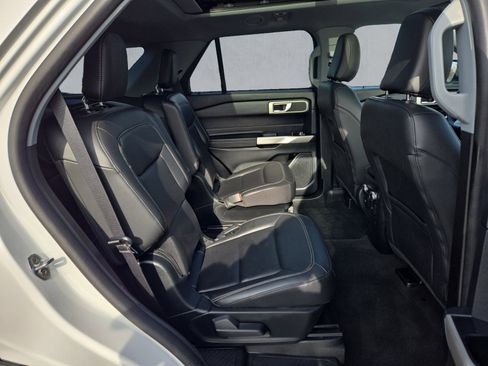Used 2022 Ford Explorer XLT w/ Equipment Group 202A image 24