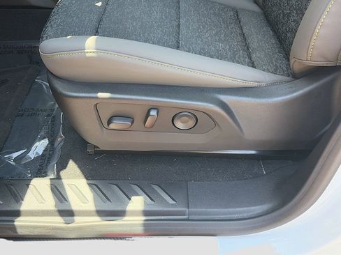 Used 2024 Chevrolet Colorado ZR2 AWD/4WD image 19