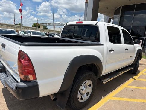 Used 2015 Toyota Tacoma PreRunner w/ Convenience Package RWD image 3