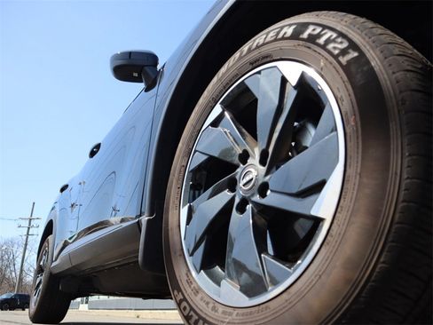 Certified 2025 Nissan Rogue SV image 9