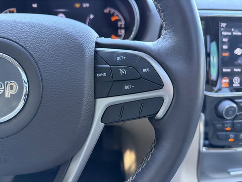 Used 2019 Jeep Grand Cherokee Overland AWD/4WD image 19