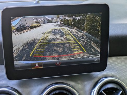 Used 2018 Mercedes-Benz GLA 250 image 12