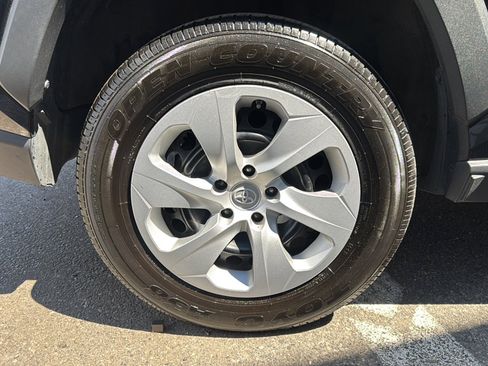 Used 2024 Toyota RAV4 LE AWD/4WD image 40