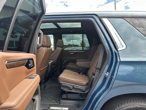 Used 2025 Chevrolet Tahoe High Country AWD/4WD image 17