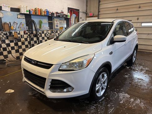 Used 2016 Ford Escape SE image 3