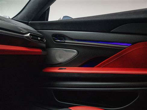 Used 2025 Aston Martin Vanquish RWD image 27