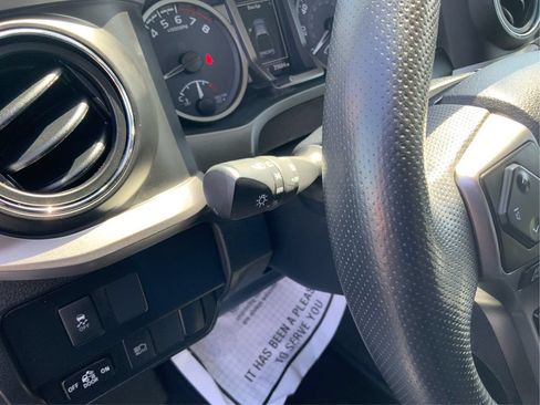 Used 2021 Toyota Tacoma SR5 AWD/4WD image 19