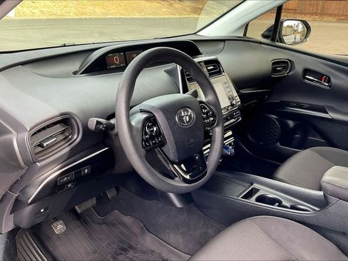 Used 2021 Toyota Prius L Eco image 17