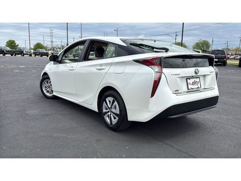 Used 2016 Toyota Prius Four w/ Advanced Technology Package FWD image 5