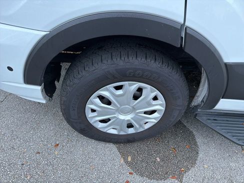 Used 2024 Ford Transit 350 XLT image 3