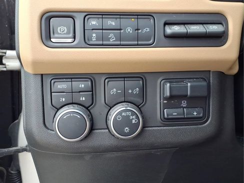 Used 2021 Chevrolet Tahoe Premier w/ Premium Package AWD/4WD image 5