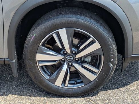 Used 2024 Nissan Rogue SL w/ SL Premium Package FWD image 11