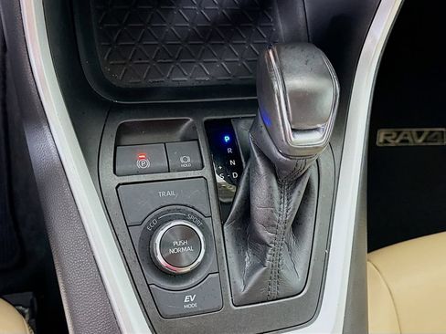 Certified 2021 Toyota RAV4 XLE Premium AWD/4WD image 18
