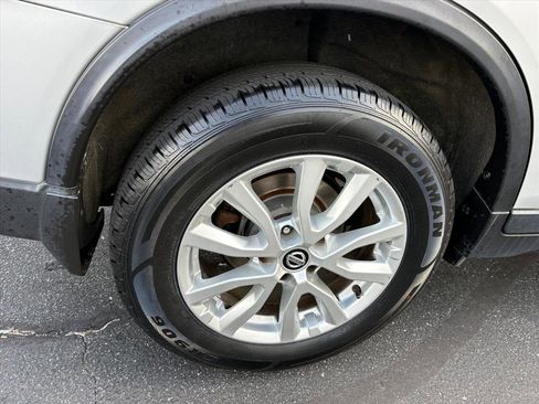 Used 2019 Nissan Rogue SV image 24