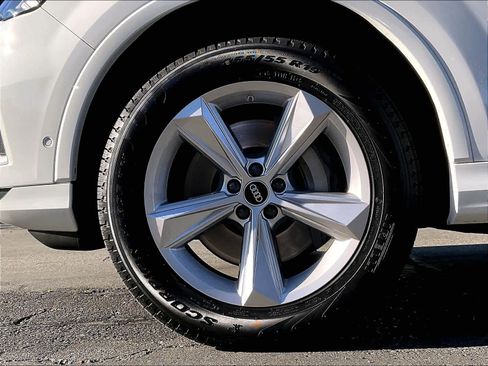 Used 2023 Audi Q7 Premium Plus image 11