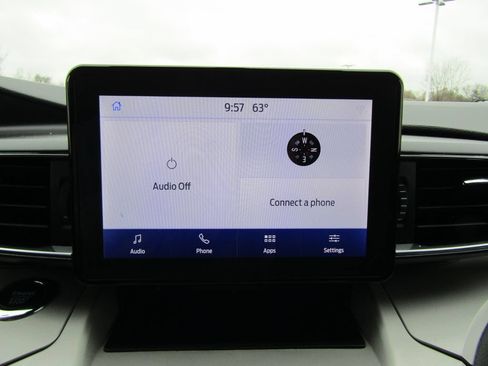 Used 2024 Ford Explorer XLT w/ Equipment Group 202A AWD/4WD image 17