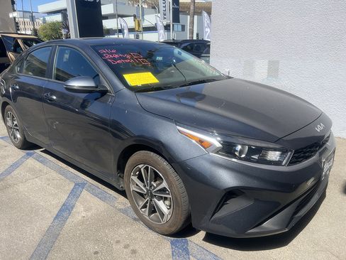 Used 2024 Kia Forte LXS w/ LXS Technology Package FWD image 4