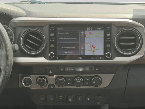 Used 2020 Toyota Tacoma Limited image 21