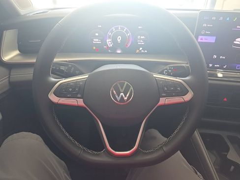 Certified 2025 Volkswagen Tiguan SE w/ Panoramic Sunroof Package AWD/4WD image 37