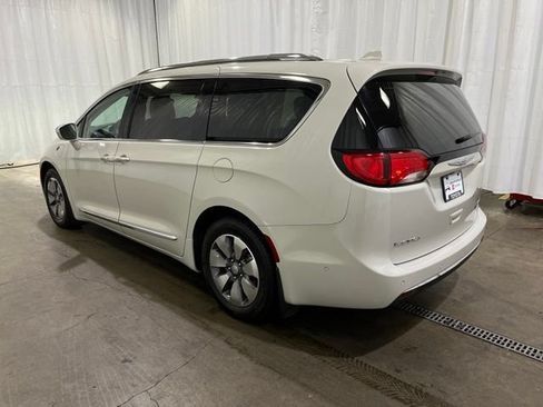 Used 2020 Chrysler Pacifica Limited w/ Advanced Safetytec Group FWD image 5