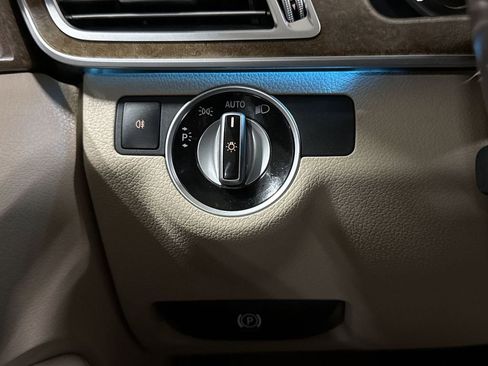 Used 2014 Mercedes-Benz E 350 4MATIC Sedan image 19