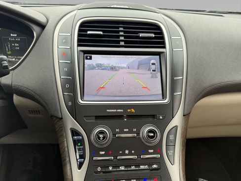 Used 2019 Lincoln Nautilus Reserve AWD/4WD image 16