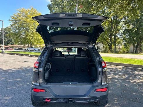 Used 2018 Jeep Cherokee Trailhawk w/ Quick Order Package 27L AWD/4WD image 9