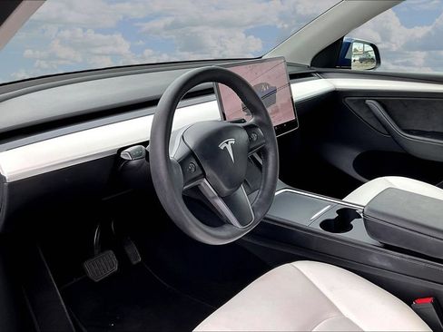 Used 2023 Tesla Model Y Long Range AWD/4WD image 12