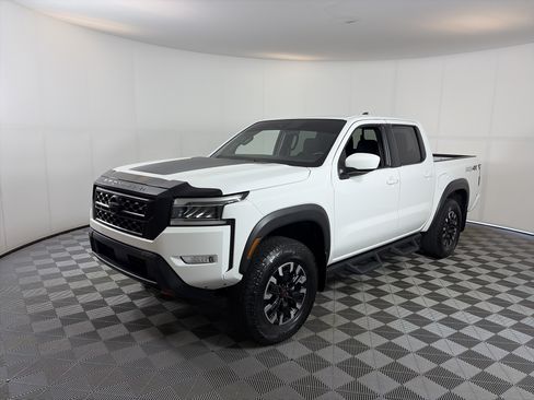 Certified 2023 Nissan Frontier PRO-4X w/ Tow Package AWD/4WD image 2
