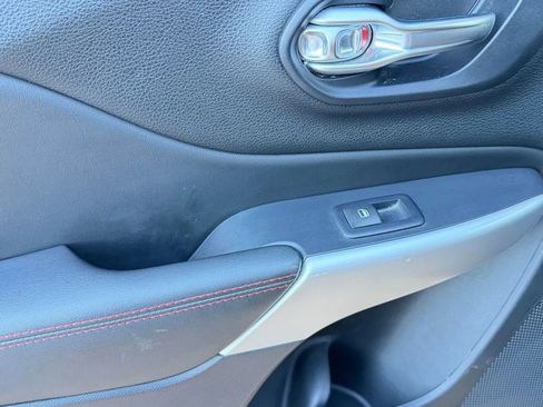 Used 2017 Jeep Cherokee Trailhawk w/ Cold Weather Group image 57