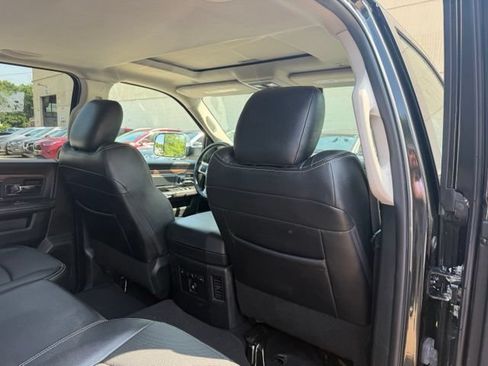 Used 2018 RAM 1500 Laramie AWD/4WD image 10