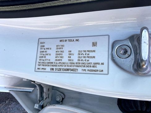 Used 2021 Tesla Model 3 Standard Range Plus RWD image 3