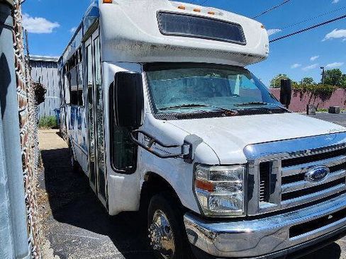Used 2012 Ford E-450 and Econoline 450 Super Duty w/ Shuttle Bus Prep Pkg image 4