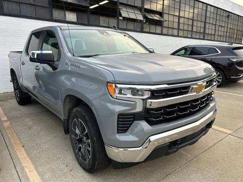 Used 2024 Chevrolet Silverado 1500 LT AWD/4WD image 5